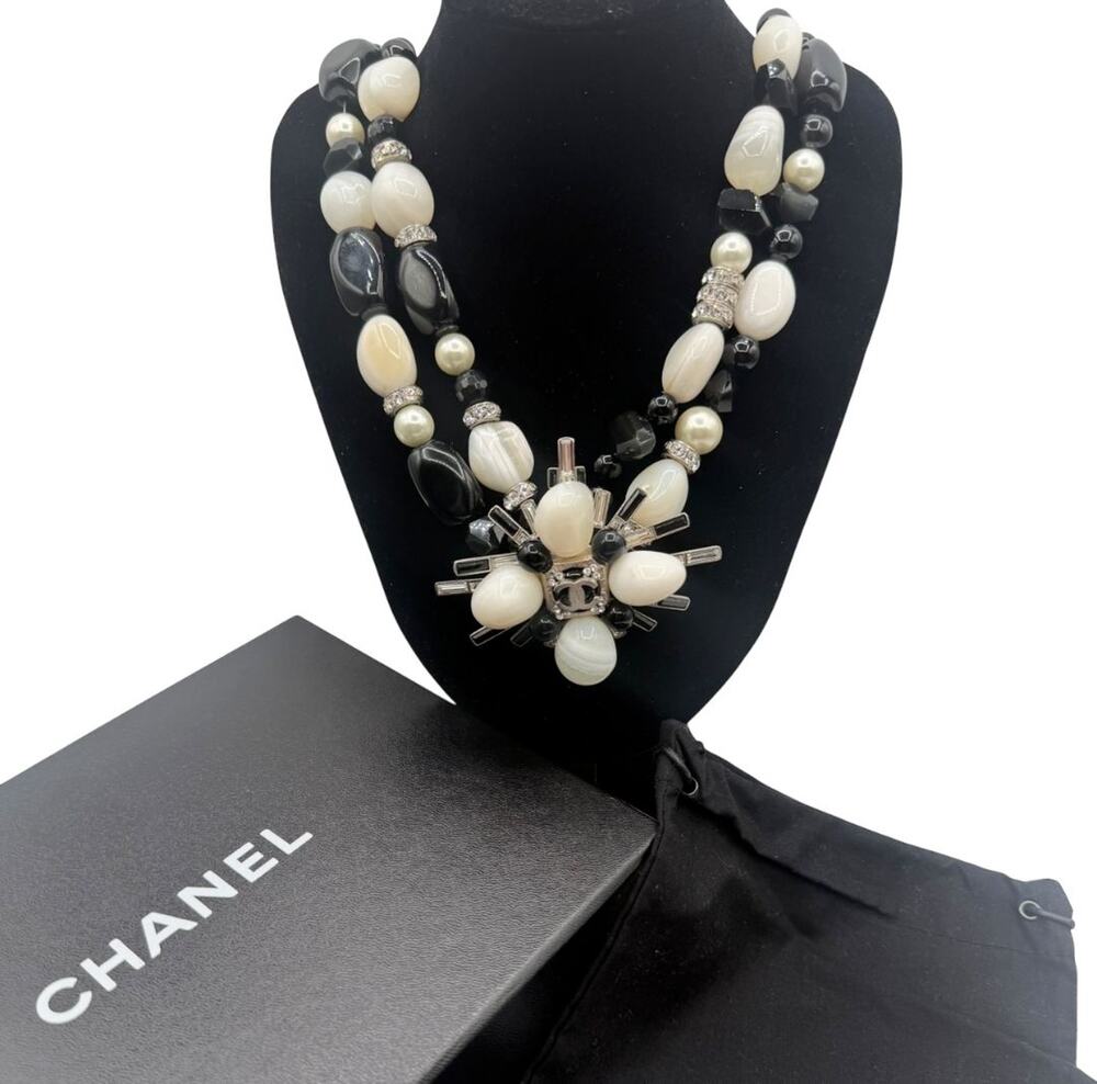 Chanel Haute Couture F/W 2006 Black & Ecru Stone & Crystal Necklace – 21.5"